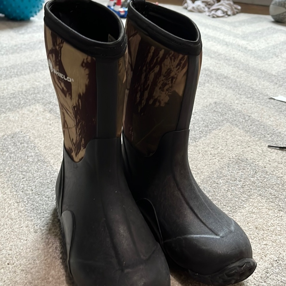 Camo Rain or snow boots
